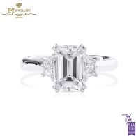 White Gold Emerald Cut & Trapeze Cut Diamond Ring - 2.32ct 