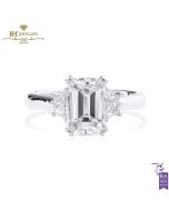 White Gold Emerald Cut & Trapeze Cut Diamond Ring - 2.32ct 