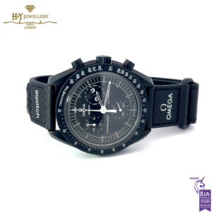 Swatch x Omega Bioceramic Moonswatch Mission to the Moon Phase New Moon "SNOOPY" - ref SO33B700-15117