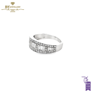 Round Brilliant & Baguette Diamond Ring - 0.70ct-14554