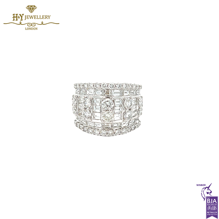 White Gold Round Brilliant Cut & Baguette Diamond Cut Ring - 4.60ct-0